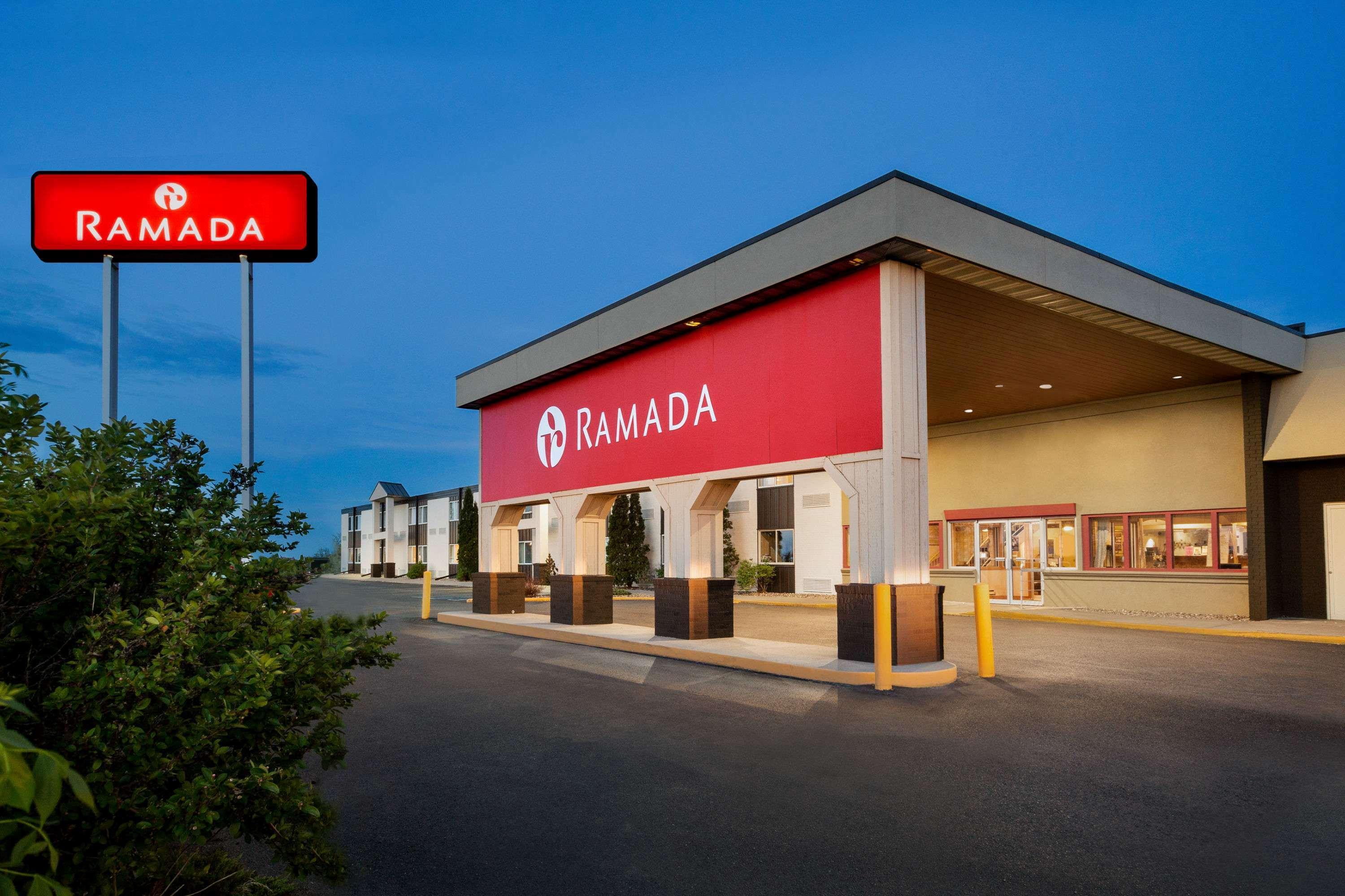 Ramada By Wyndham Bismarck Hotel Екстериор снимка