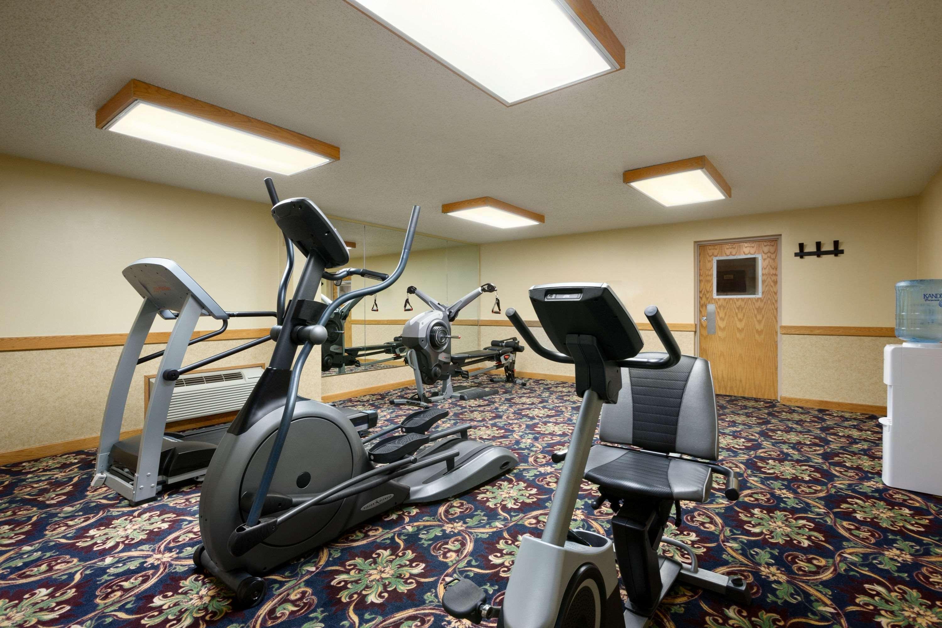 Ramada By Wyndham Bismarck Hotel Екстериор снимка