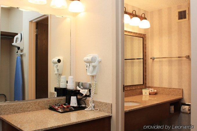 Ramada By Wyndham Bismarck Hotel Стая снимка