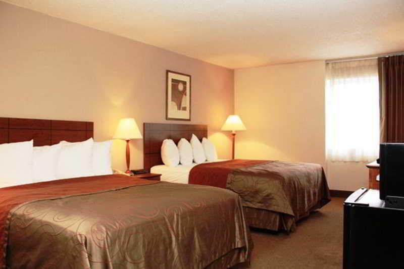 Ramada By Wyndham Bismarck Hotel Стая снимка