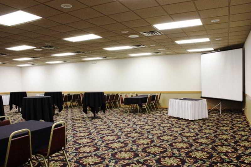 Ramada By Wyndham Bismarck Hotel Екстериор снимка