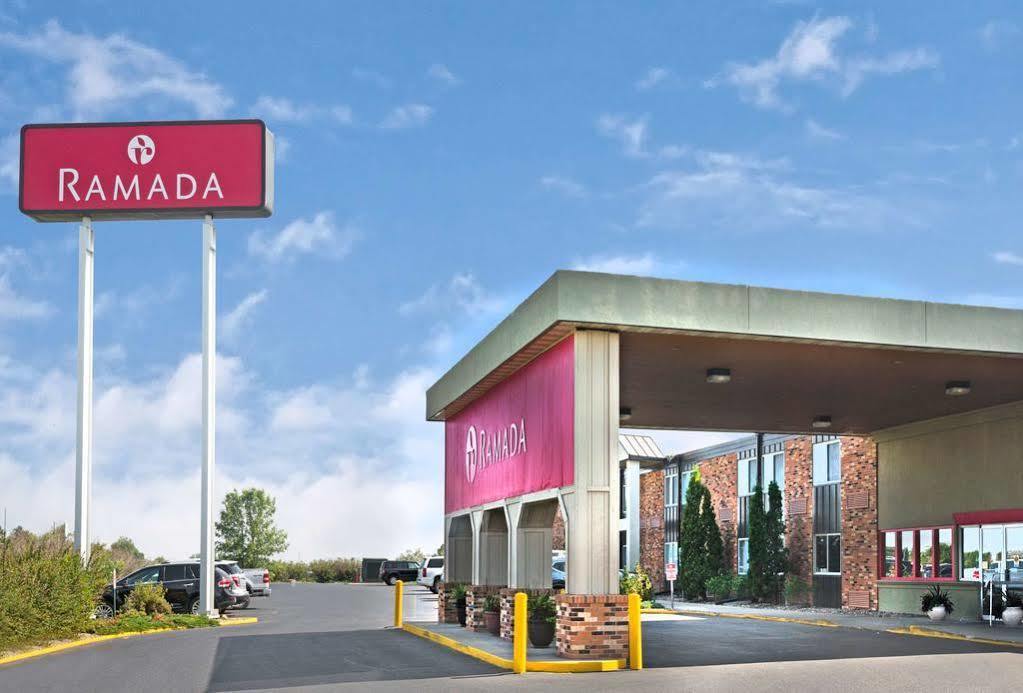 Ramada By Wyndham Bismarck Hotel Екстериор снимка